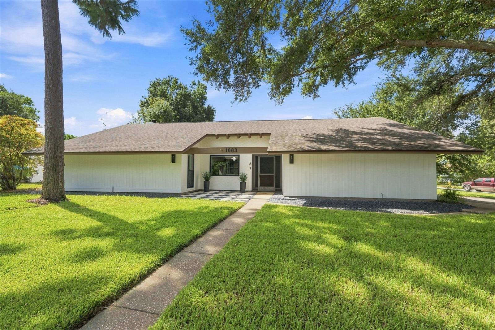 1683 OAK PL — photo 4