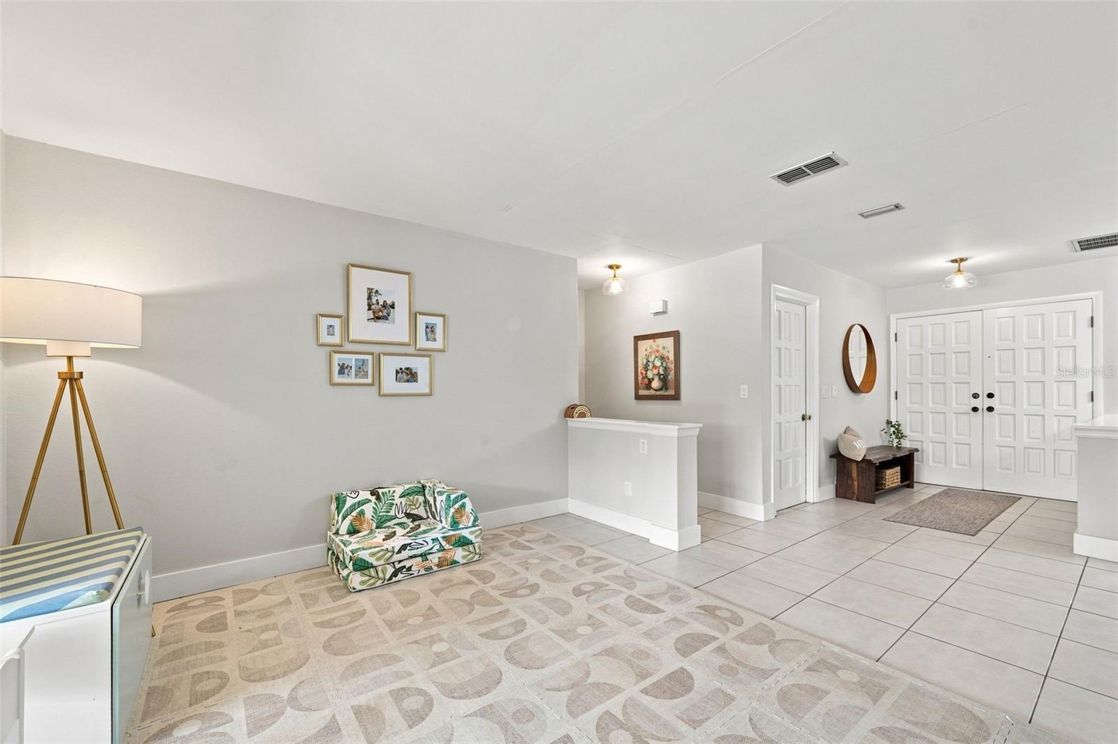 1683 OAK PL — photo 9