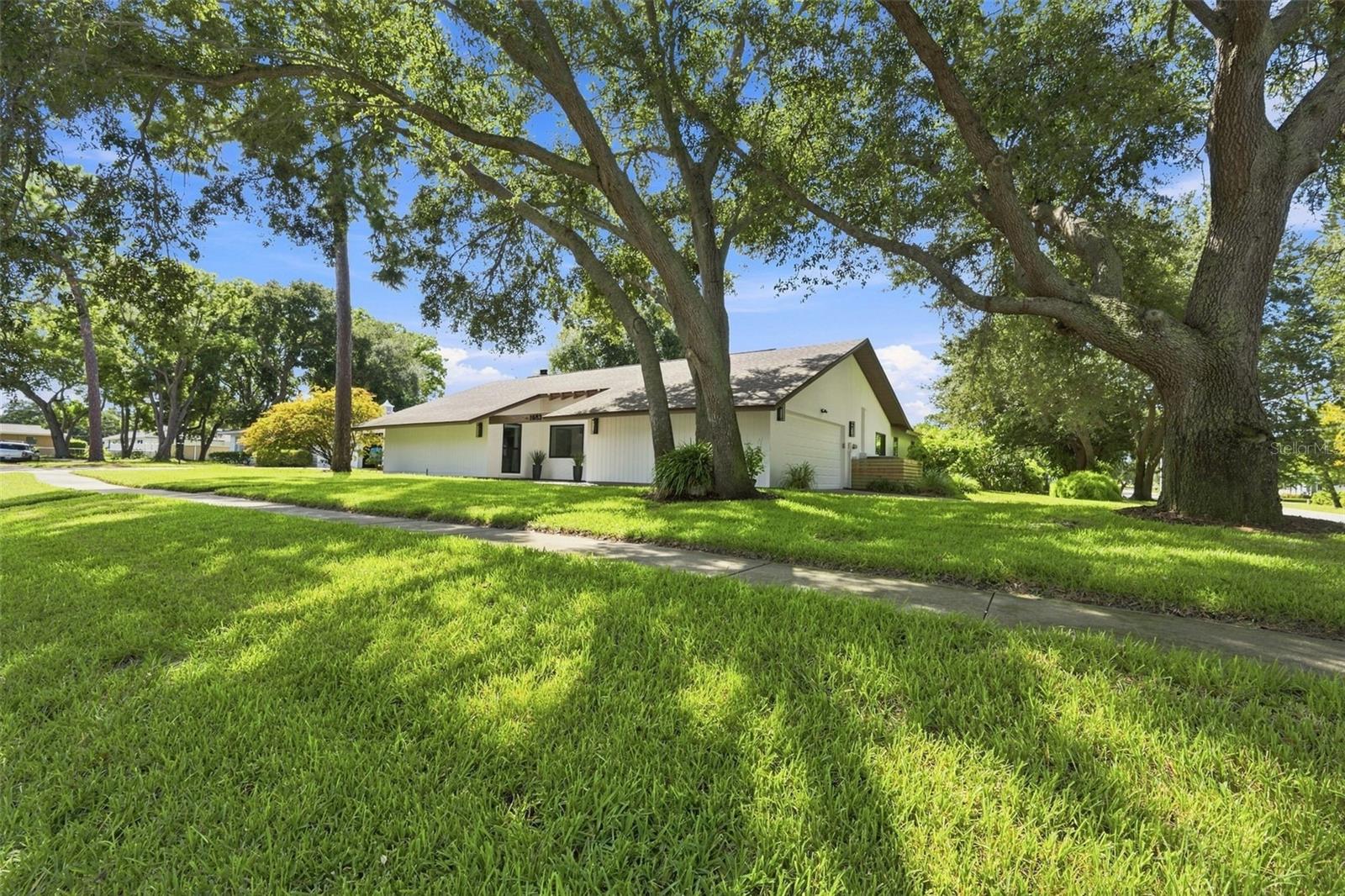1683 OAK PL — photo 47