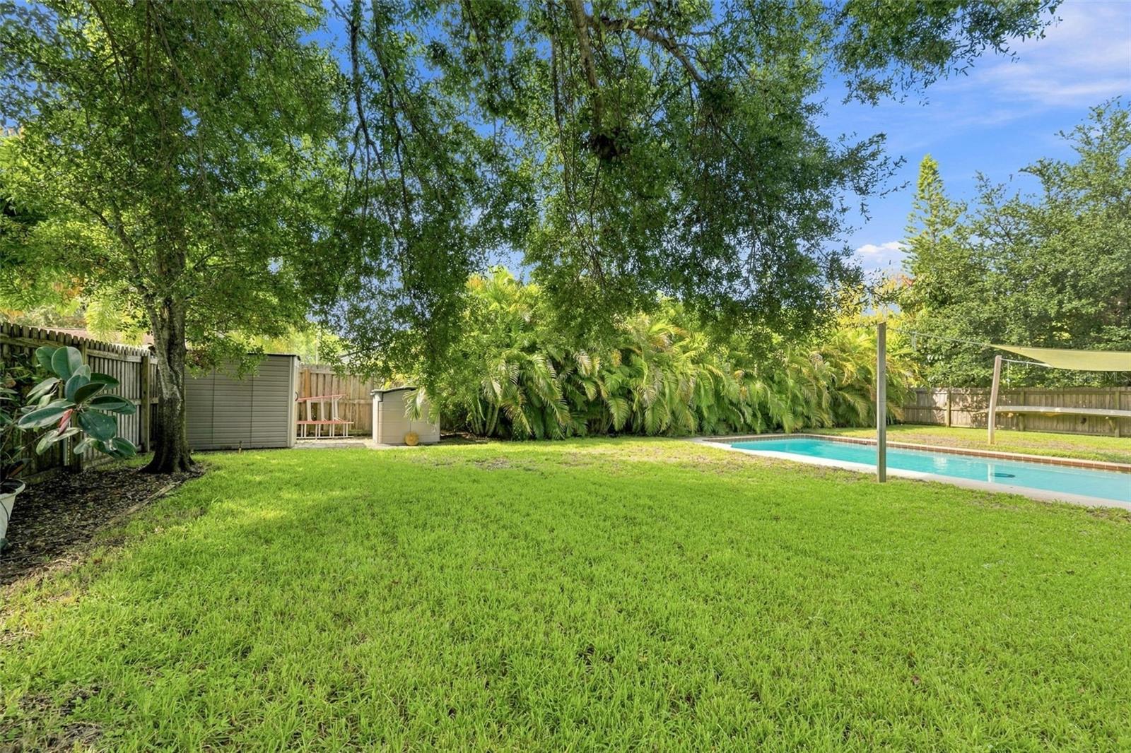 1683 OAK PL — photo 44