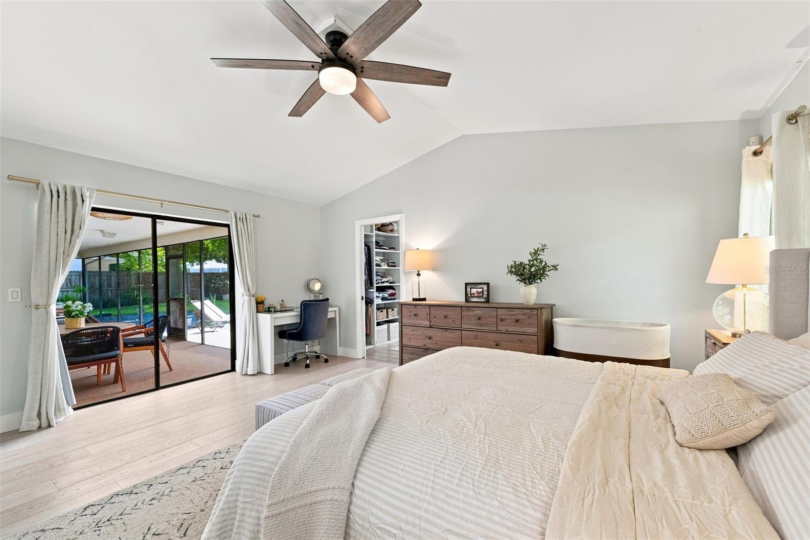 1683 OAK PL — photo 18