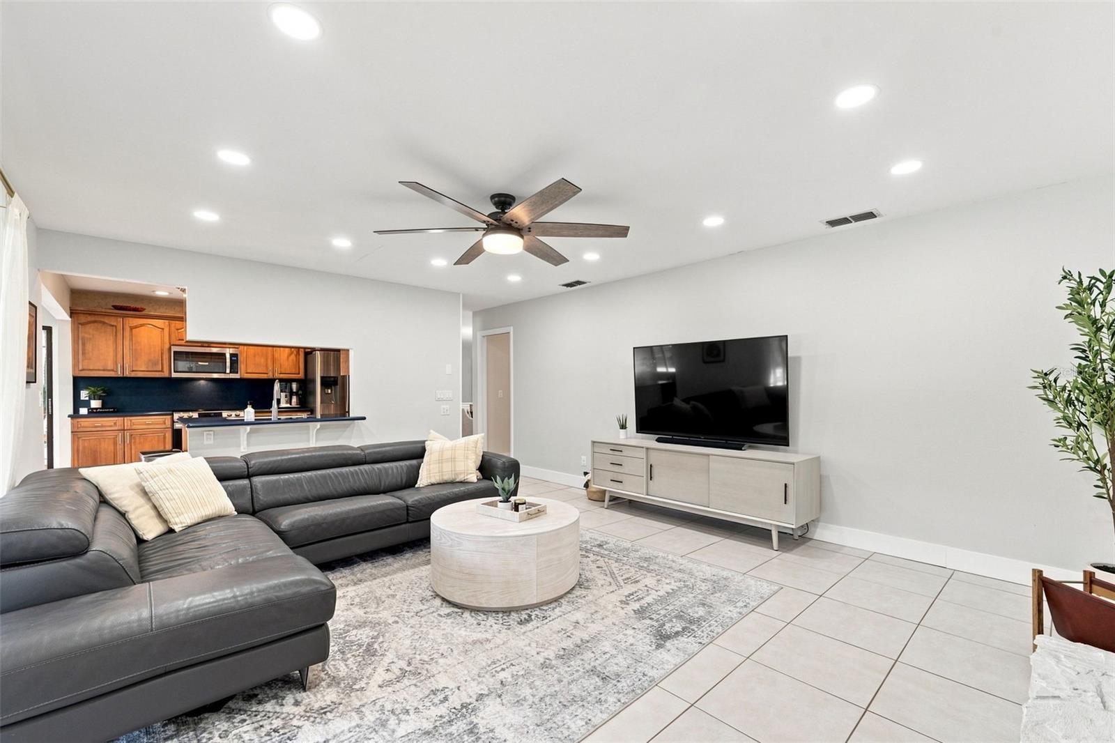 1683 OAK PL — photo 16