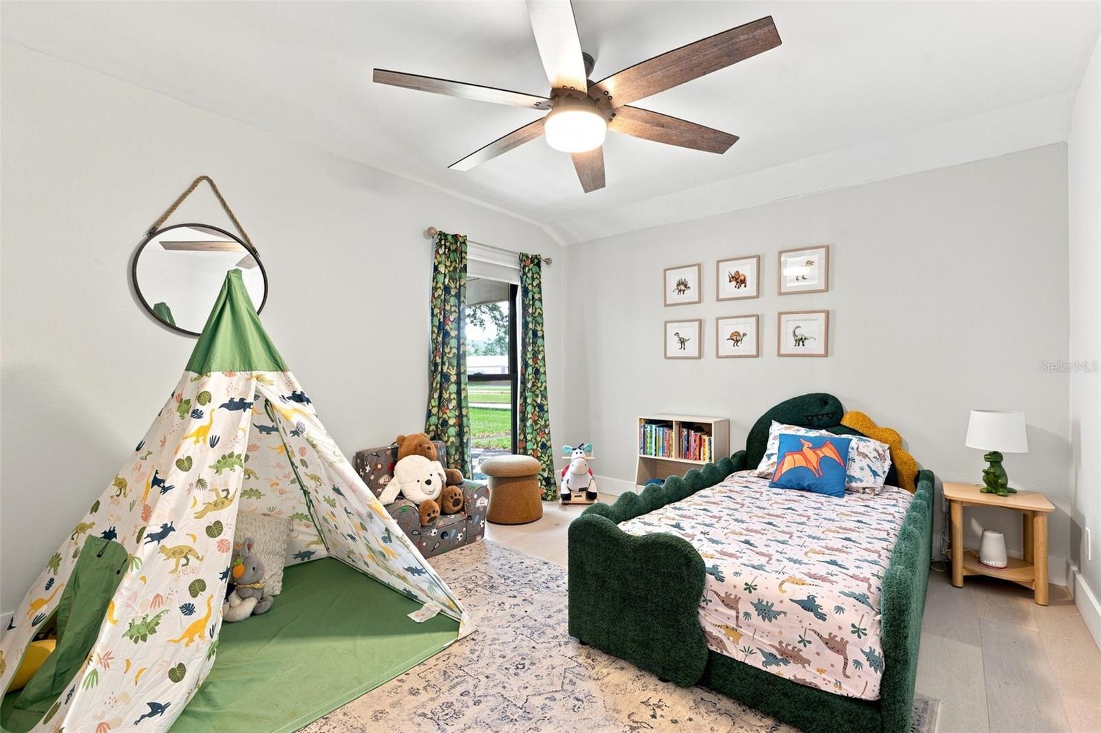 1683 OAK PL — photo 22