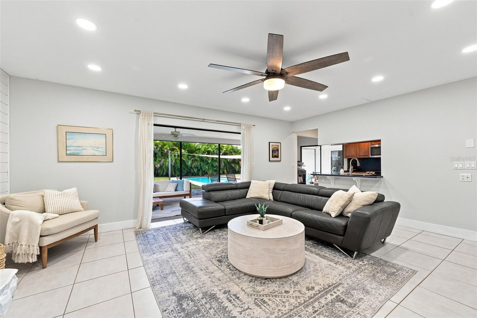 1683 OAK PL — photo 15
