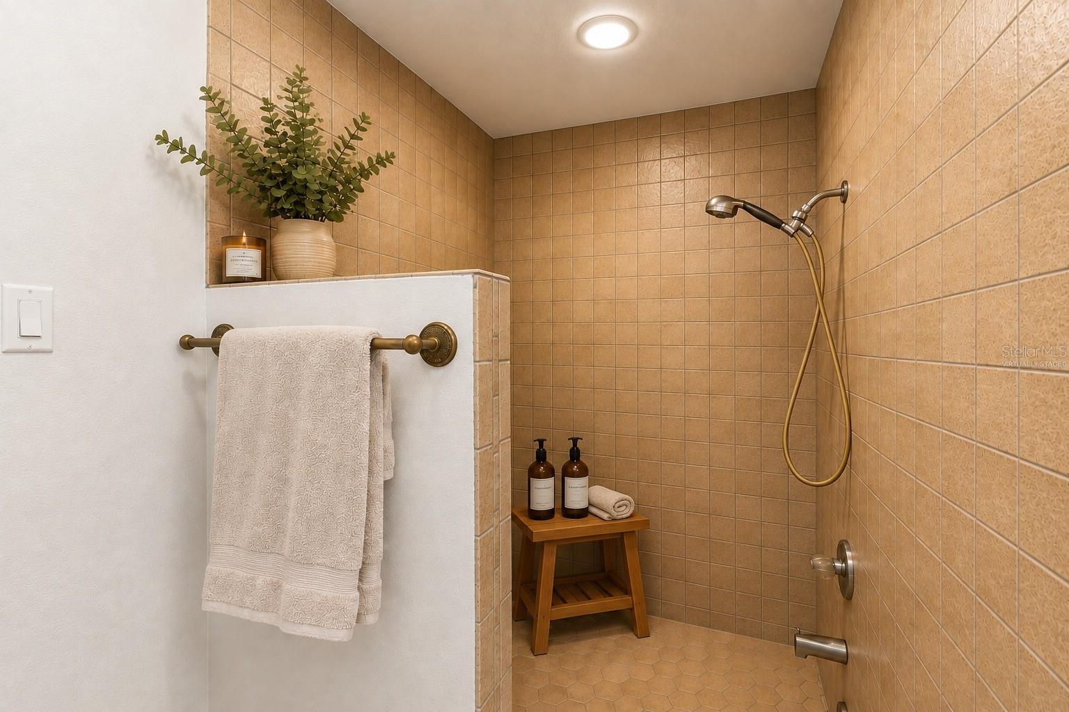 1683 OAK PL — photo 39
