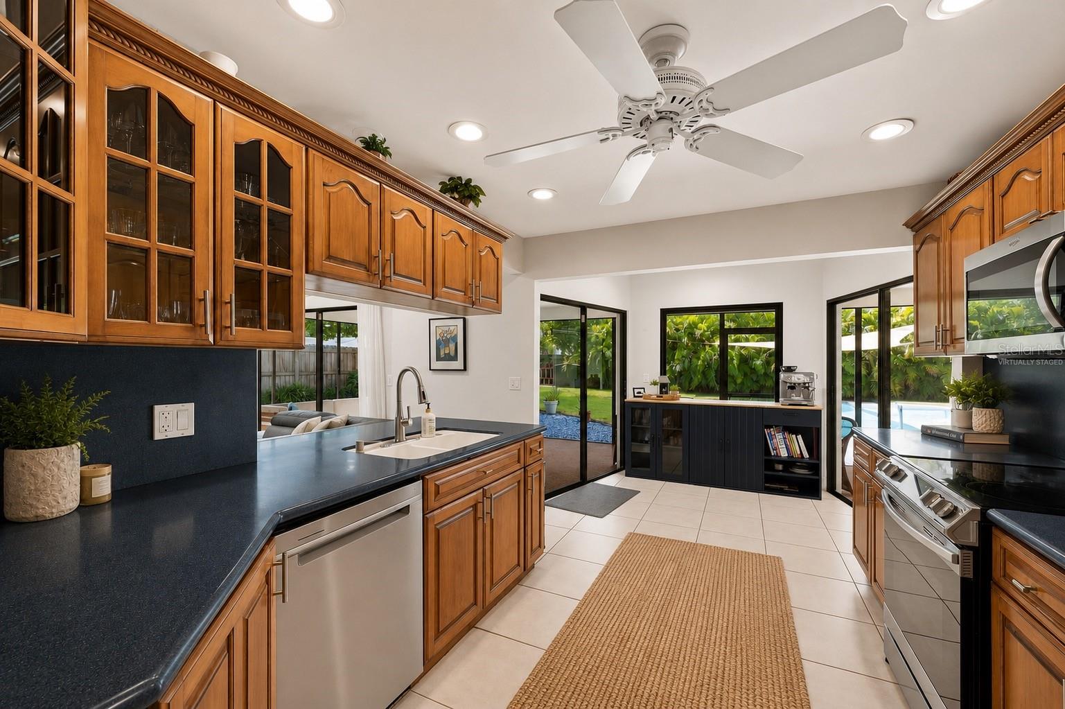 1683 OAK PL — photo 36