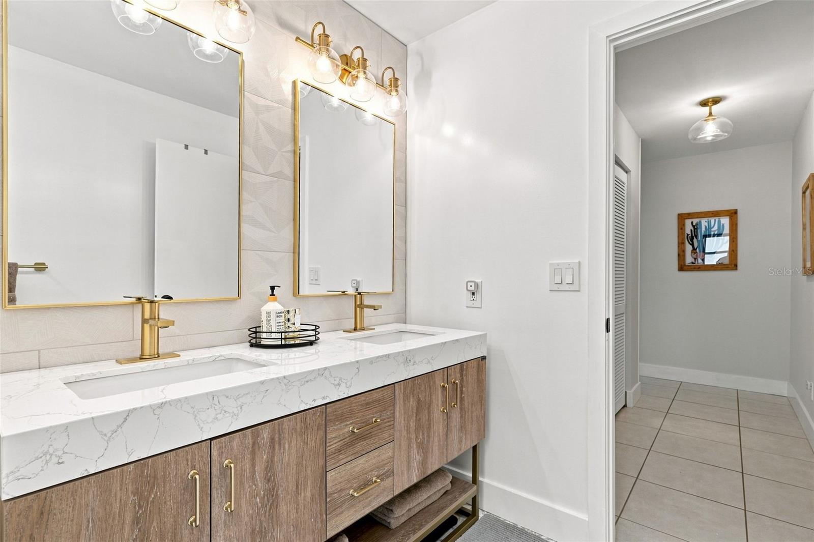 1683 OAK PL — photo 24