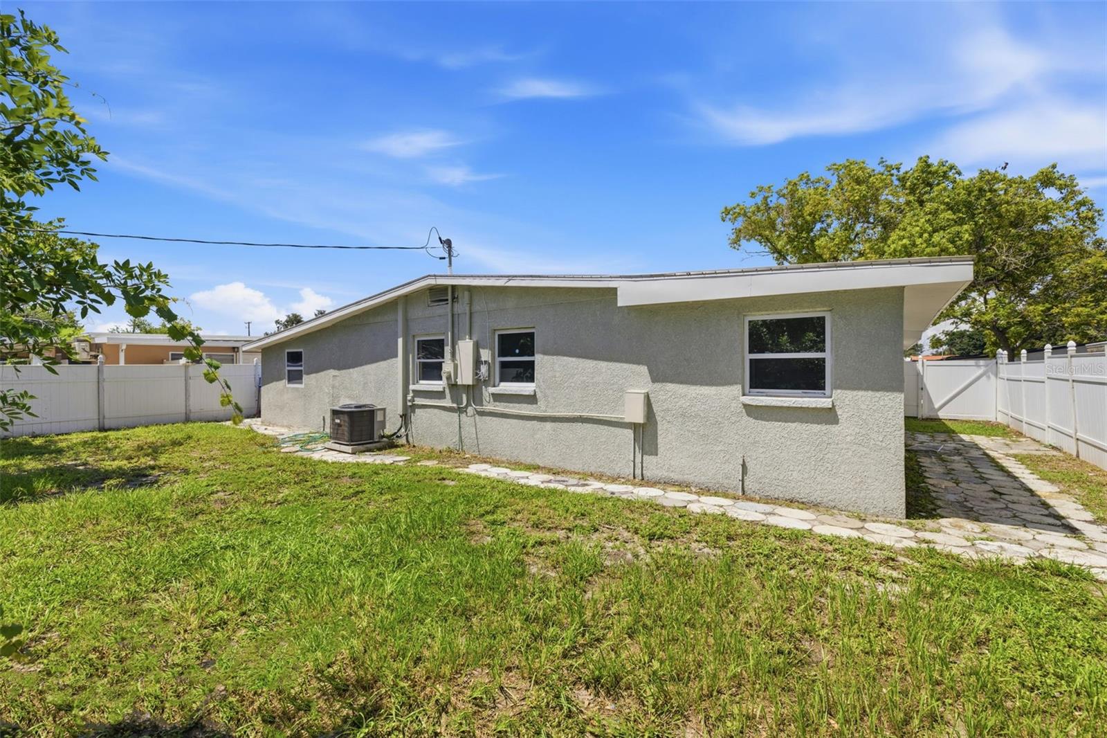 7806 TANGLEWOOD LN — photo 23