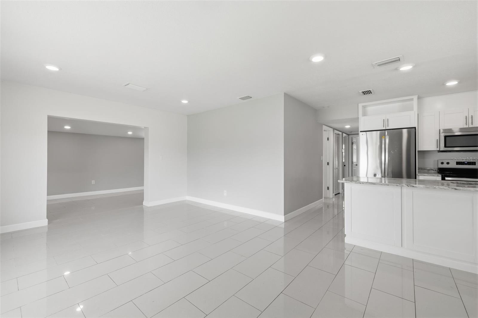 7806 TANGLEWOOD LN — photo 3