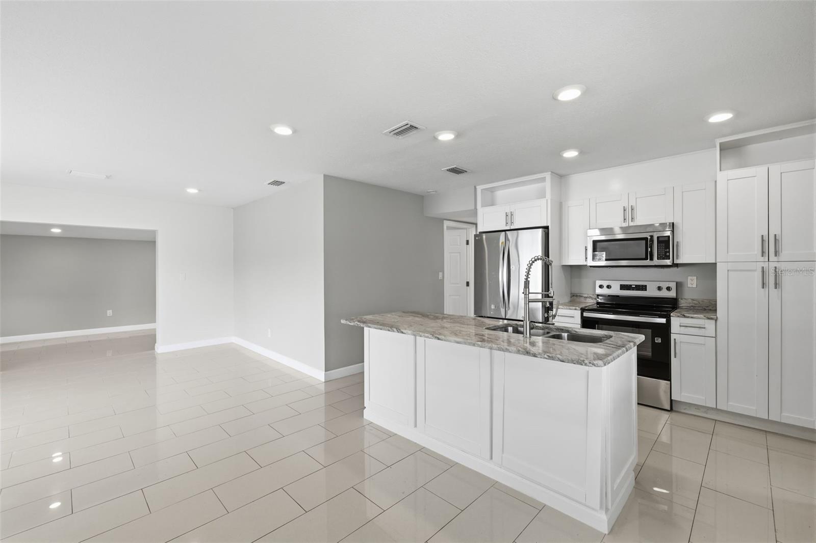 7806 TANGLEWOOD LN — photo 6