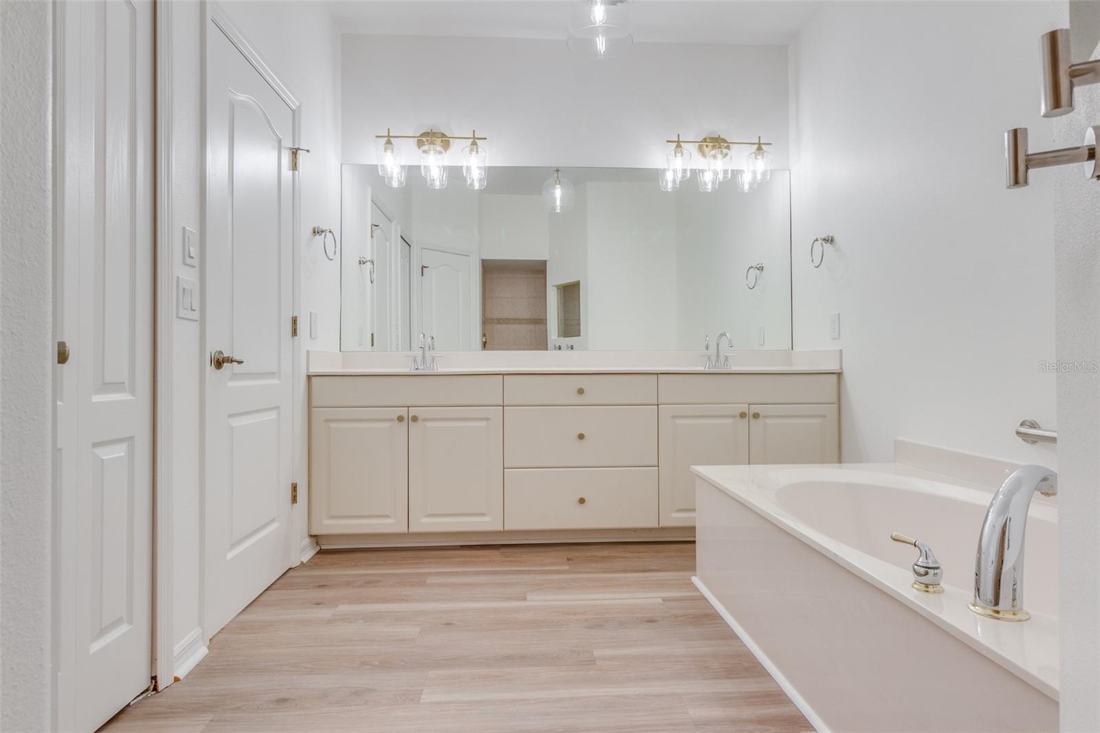5174 PINE SHADOW LN — photo 24