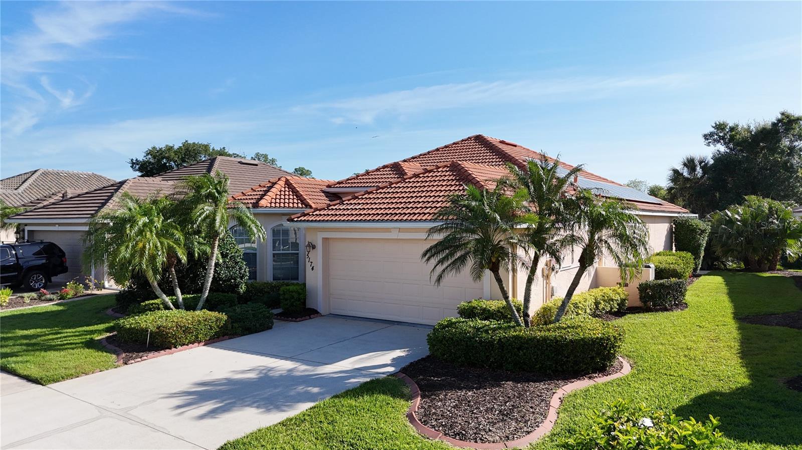 5174 PINE SHADOW LN — photo 3