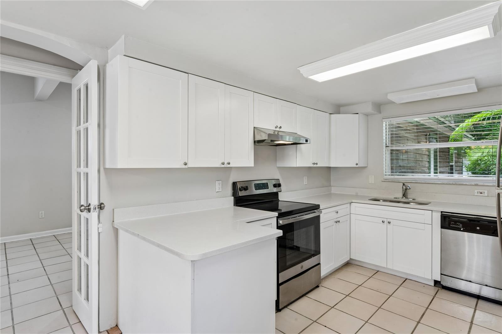 14623 SUNSET DR — photo 6