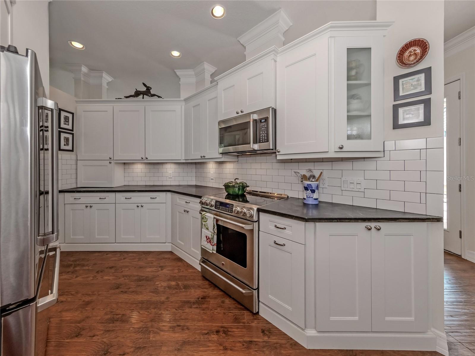 228 VESTAVIA DR — photo 11