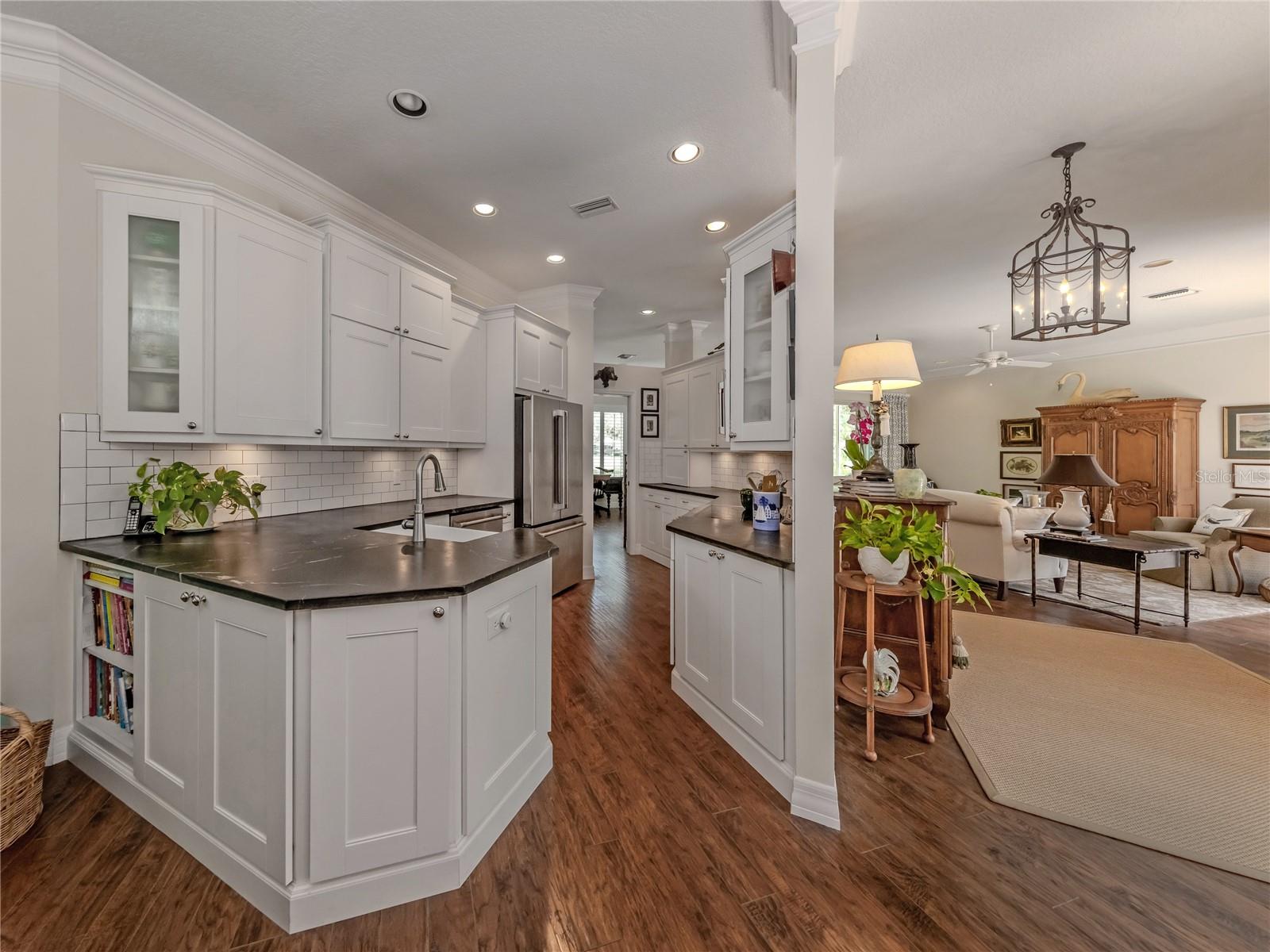228 VESTAVIA DR — photo 14