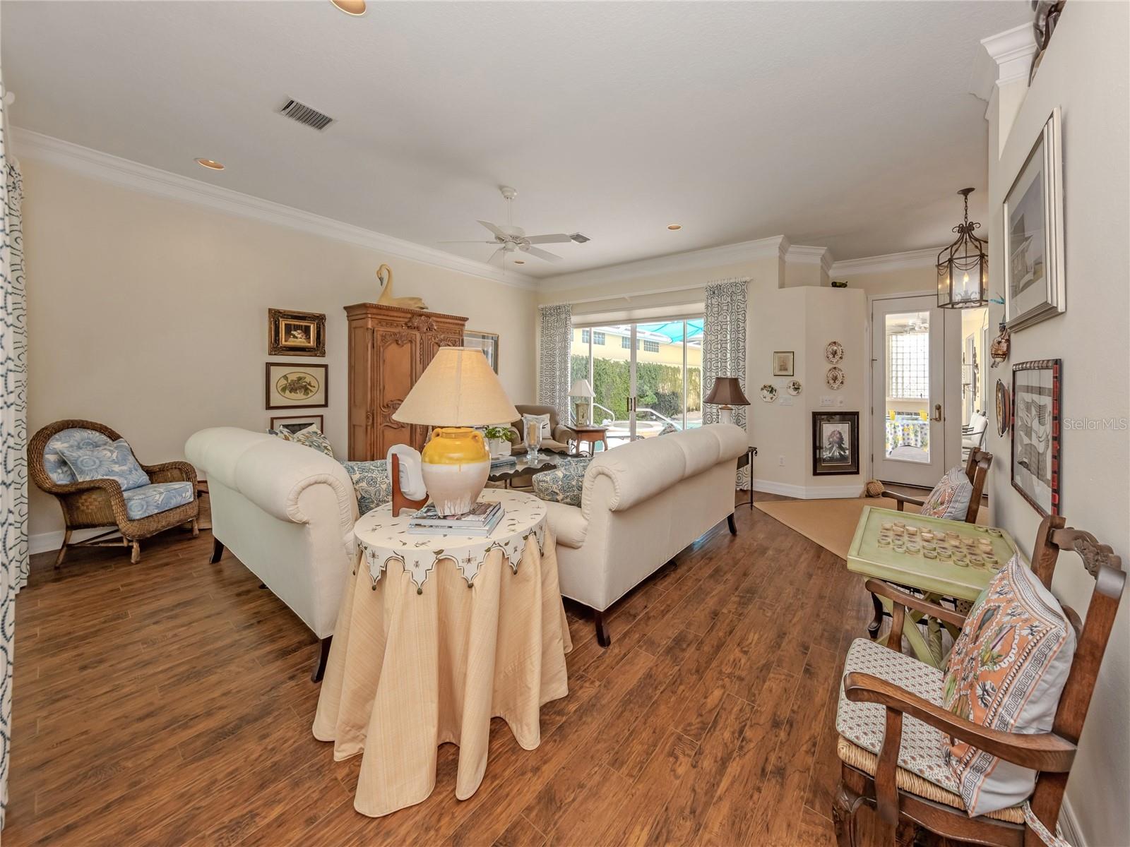 228 VESTAVIA DR — photo 45