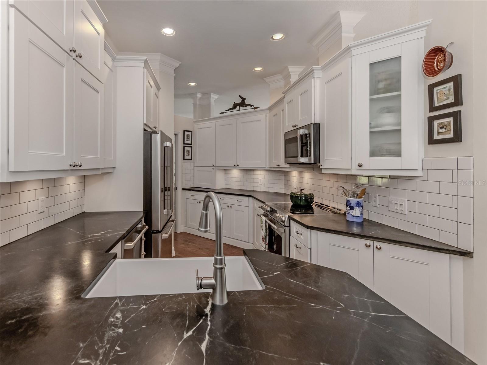 228 VESTAVIA DR — photo 13
