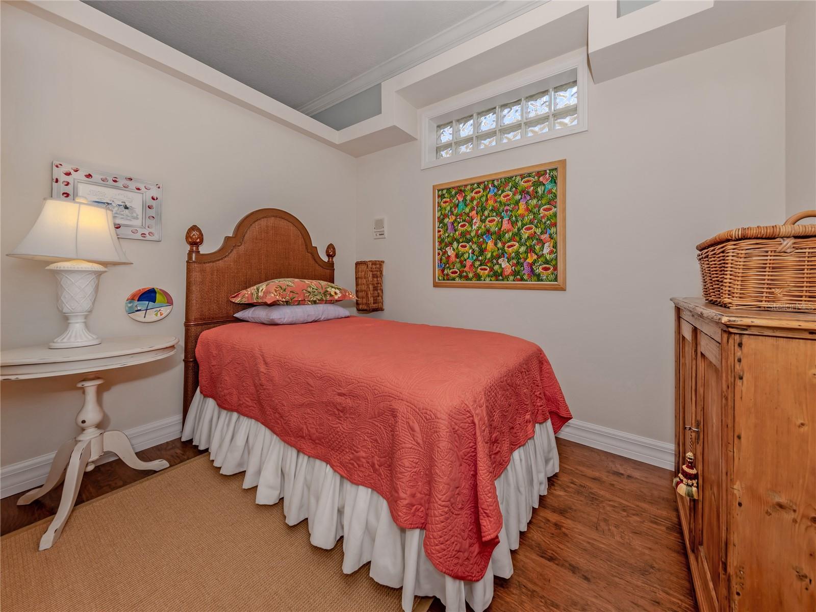 228 VESTAVIA DR — photo 30