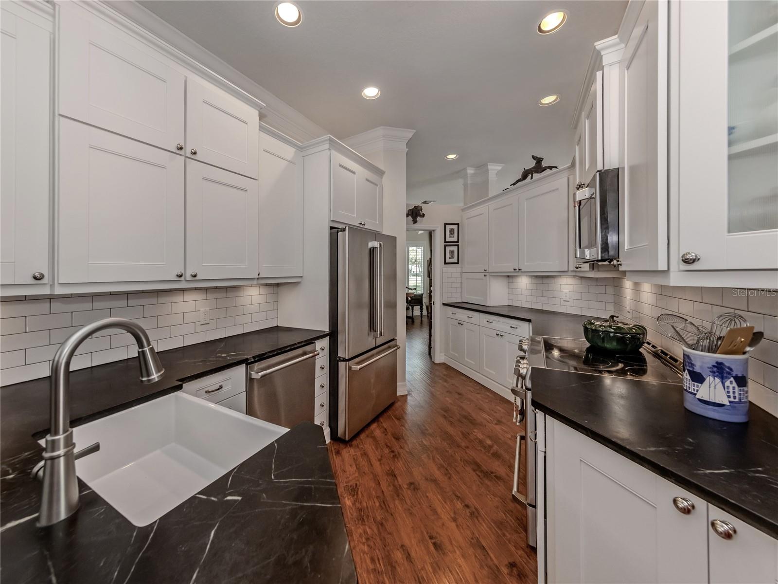 228 VESTAVIA DR — photo 12