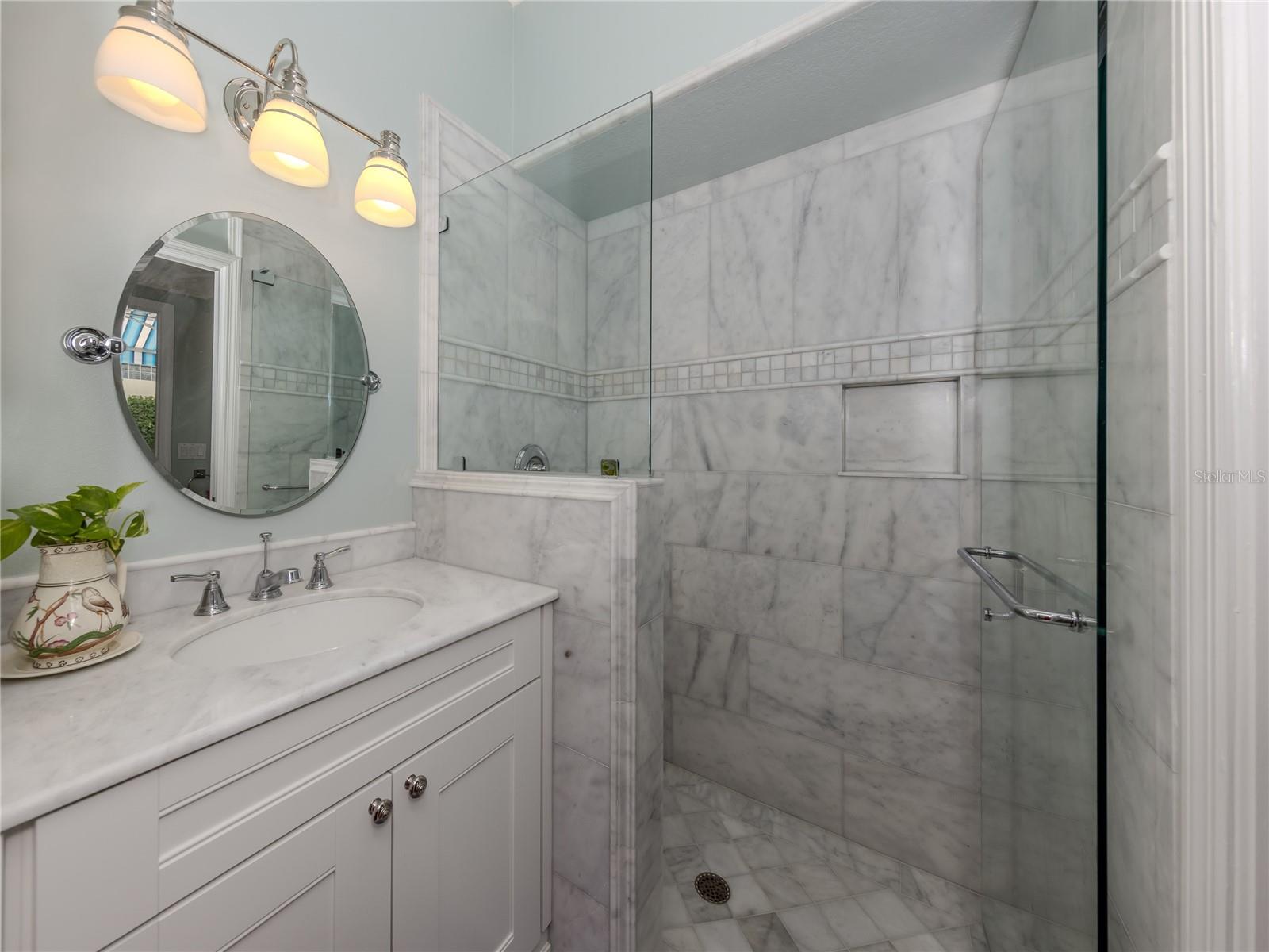 228 VESTAVIA DR — photo 26
