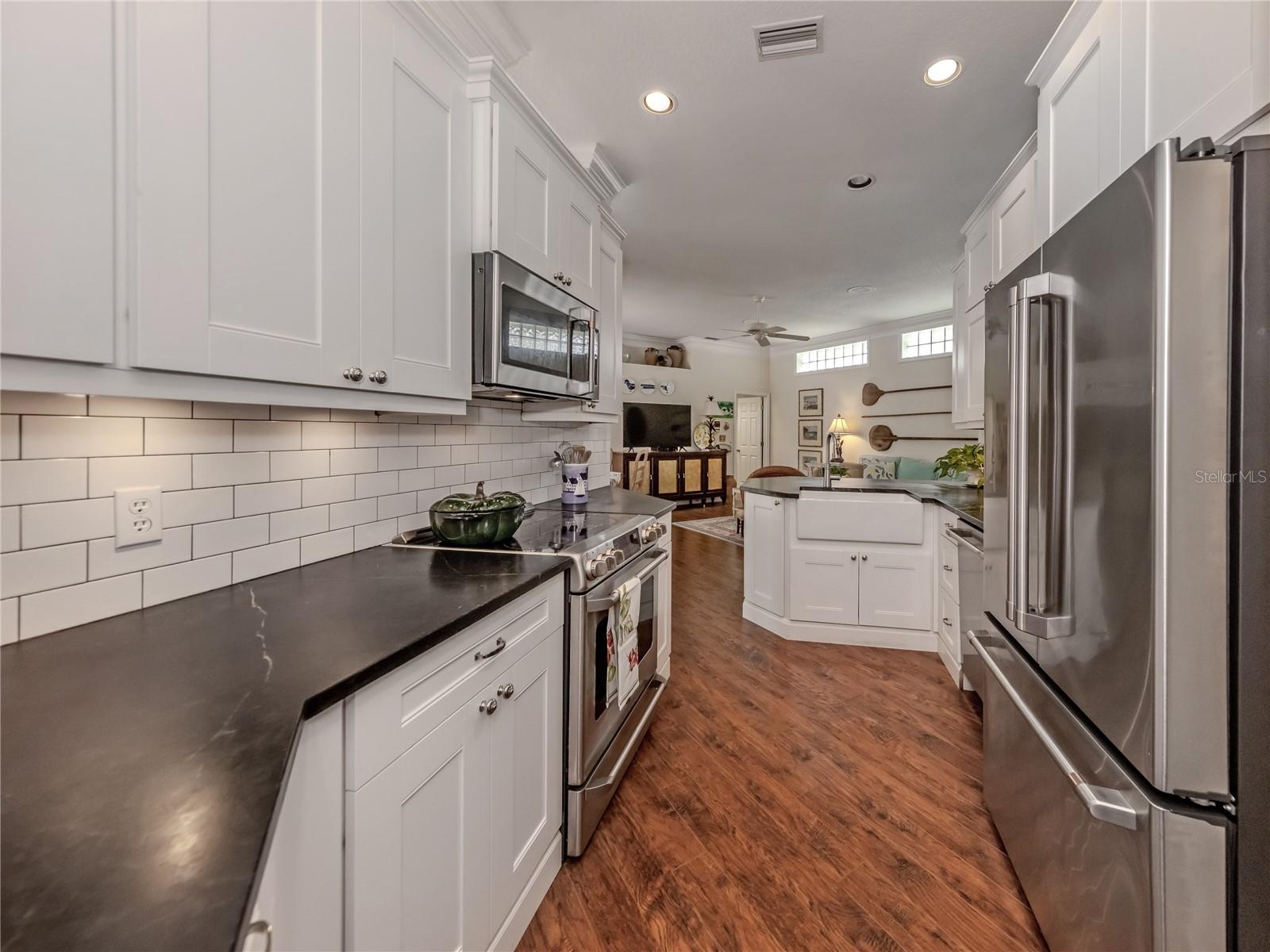 228 VESTAVIA DR — photo 15