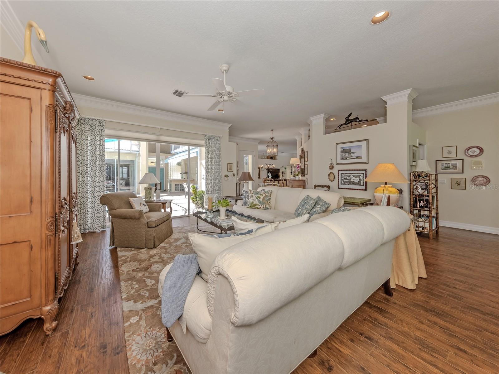 228 VESTAVIA DR — photo 6