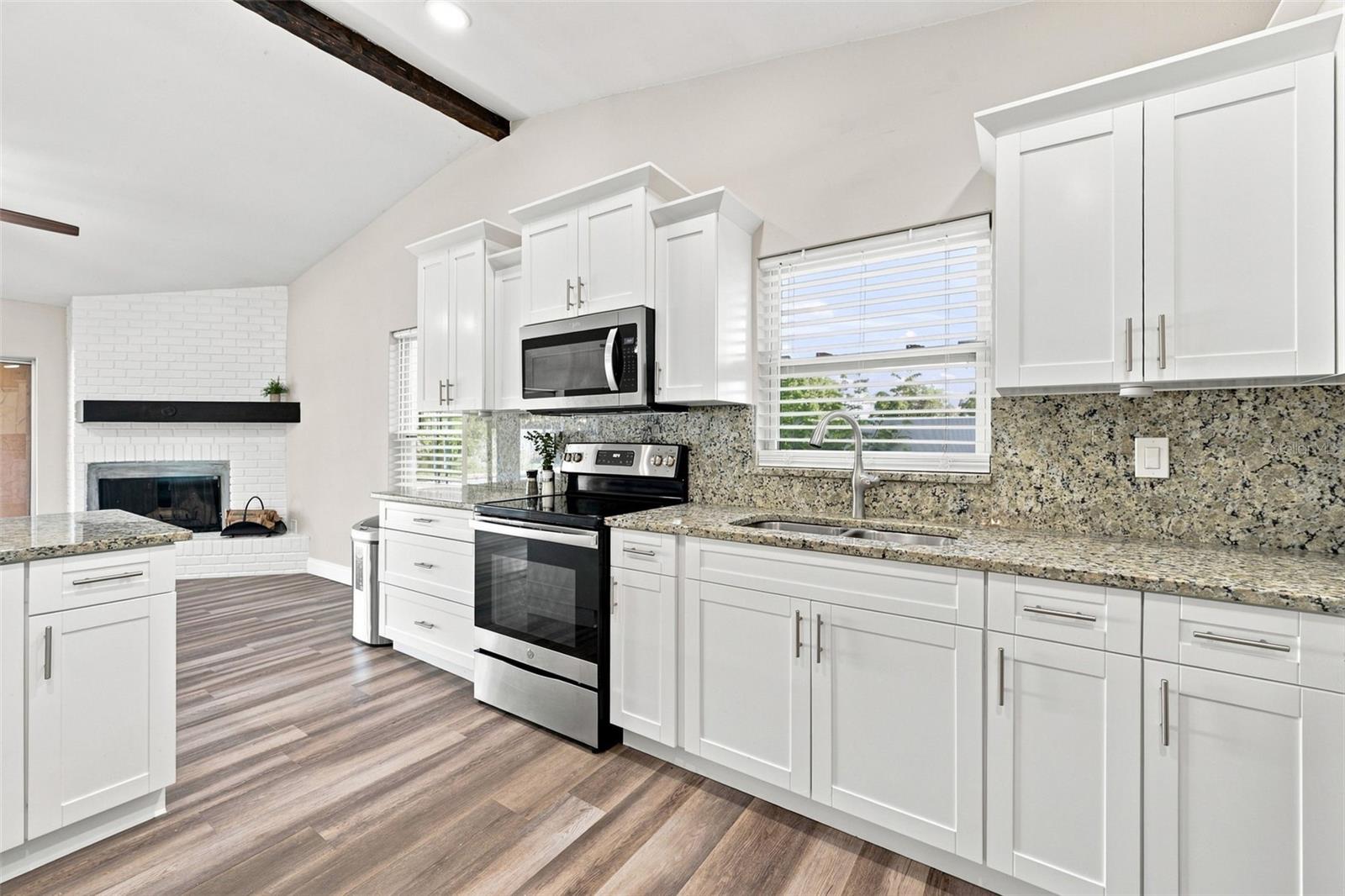 3276 FOX HILL DR — photo 20