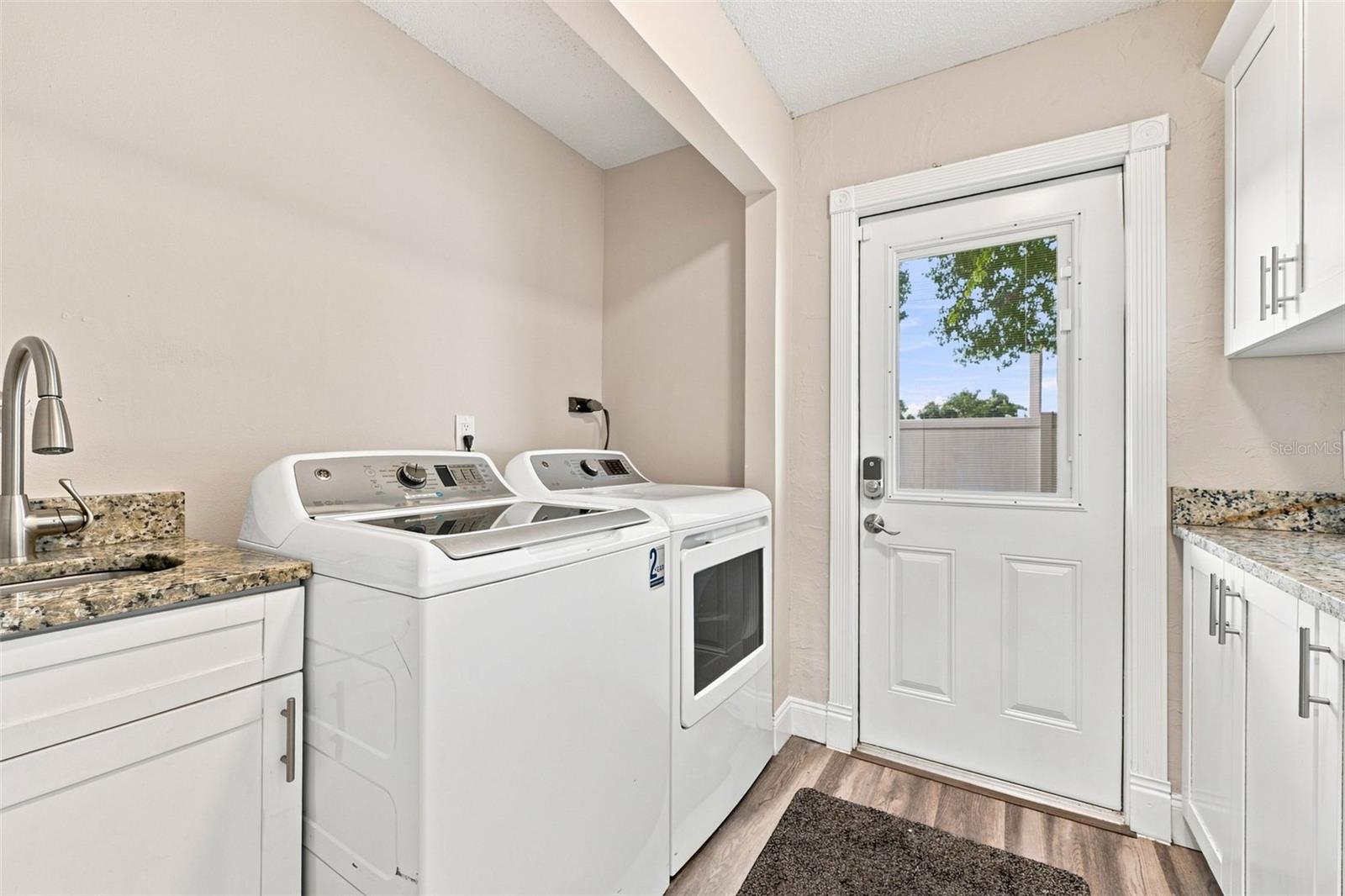 3276 FOX HILL DR — photo 33