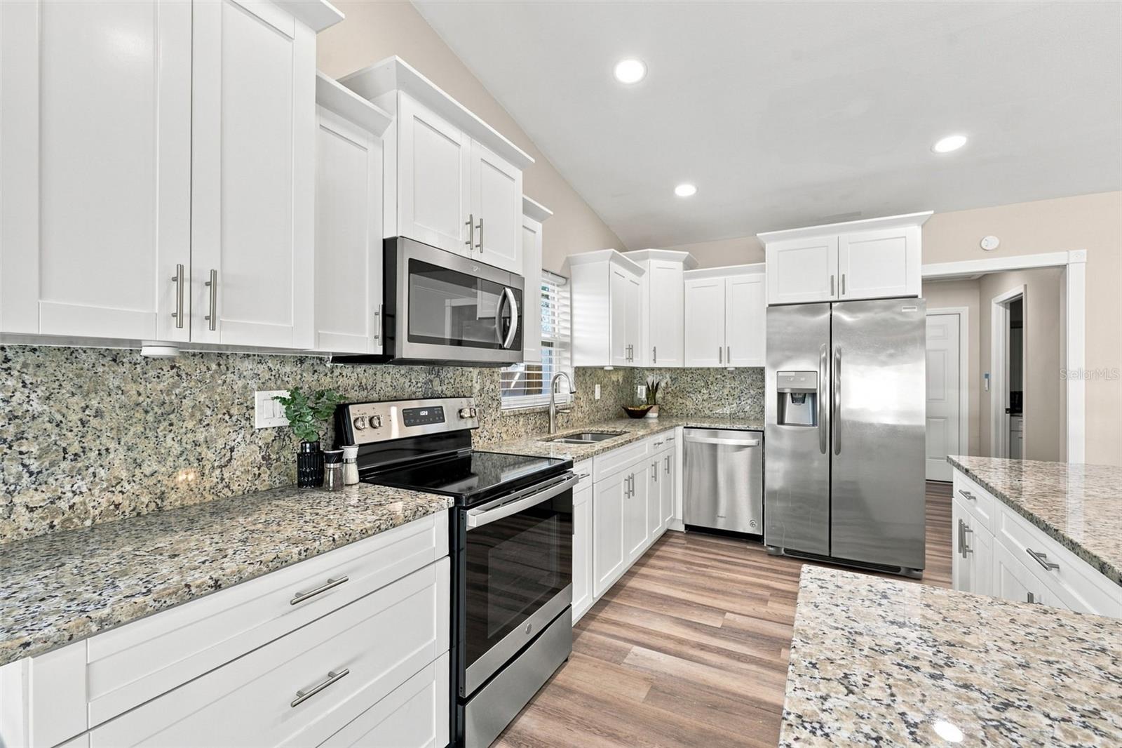 3276 FOX HILL DR — photo 18