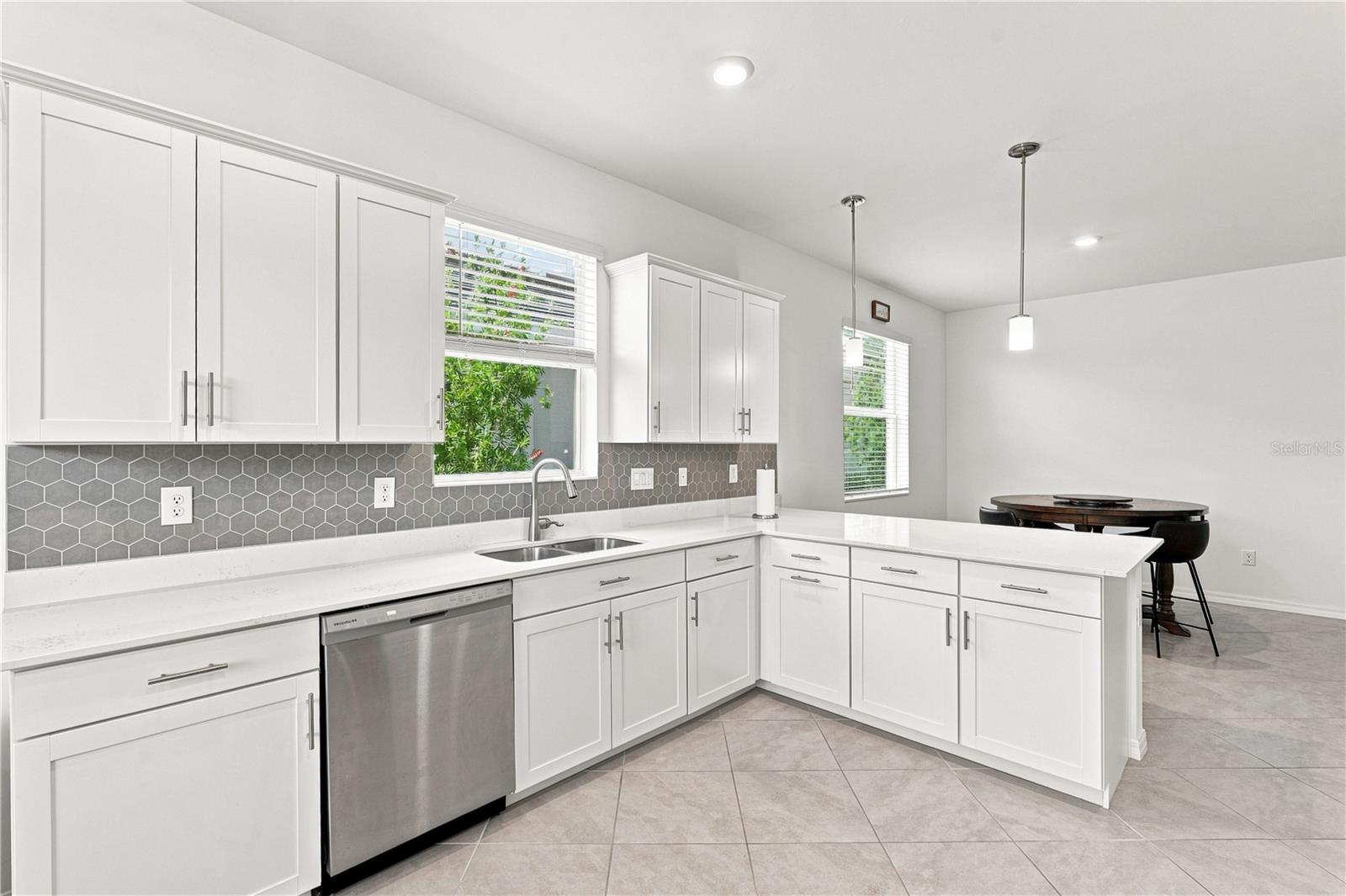 11330 BURGUNDY DR — photo 30