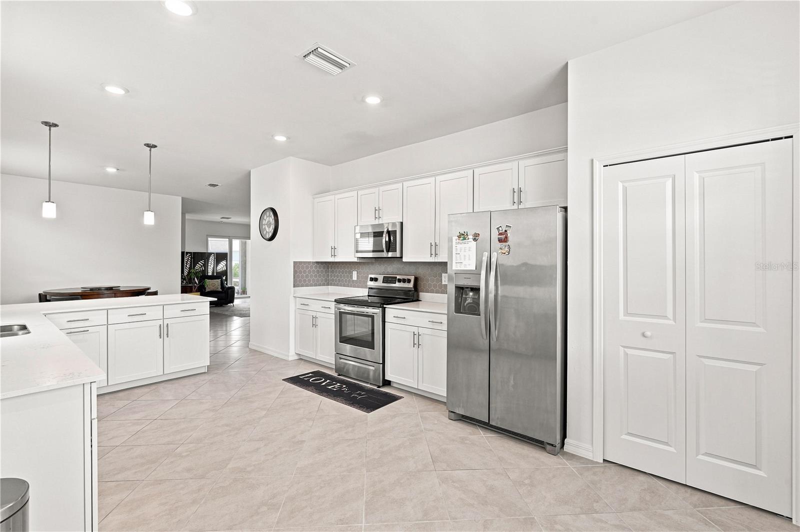 11330 BURGUNDY DR — photo 9