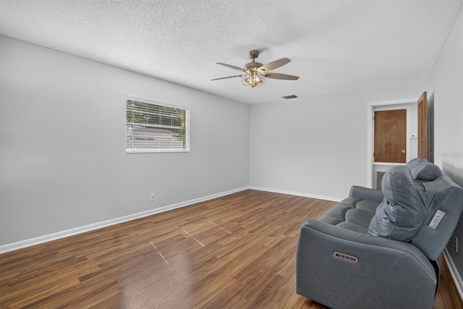 403 ALMA DR — photo 9