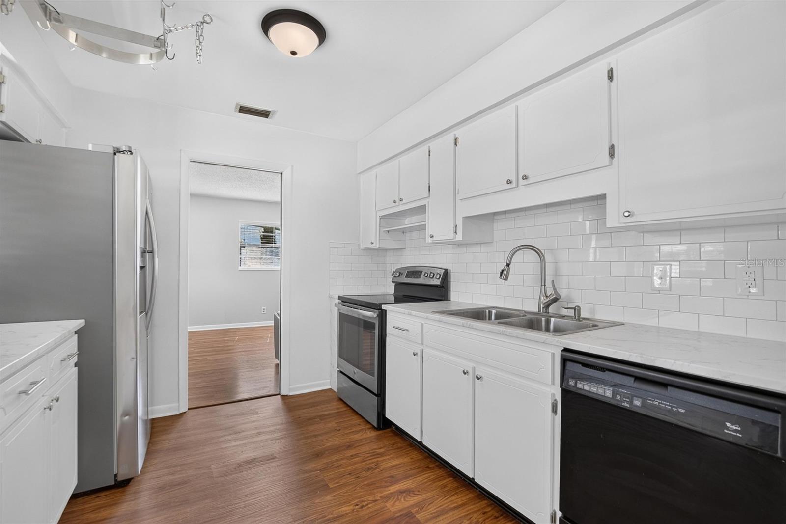 403 ALMA DR — photo 13
