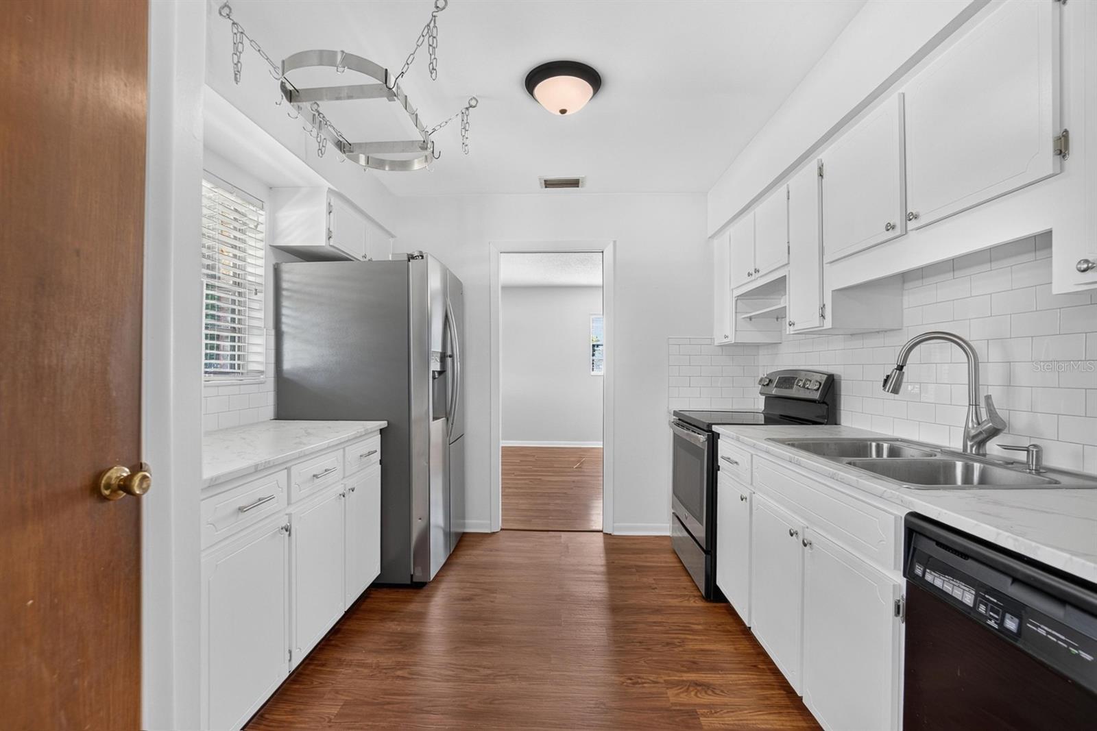 403 ALMA DR — photo 10