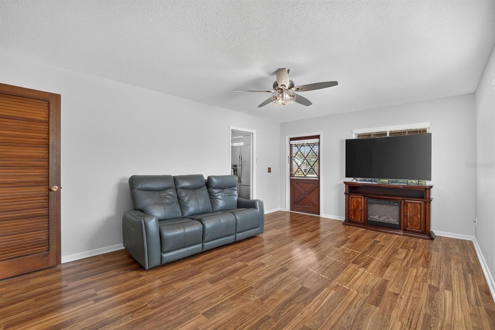 403 ALMA DR — photo 7