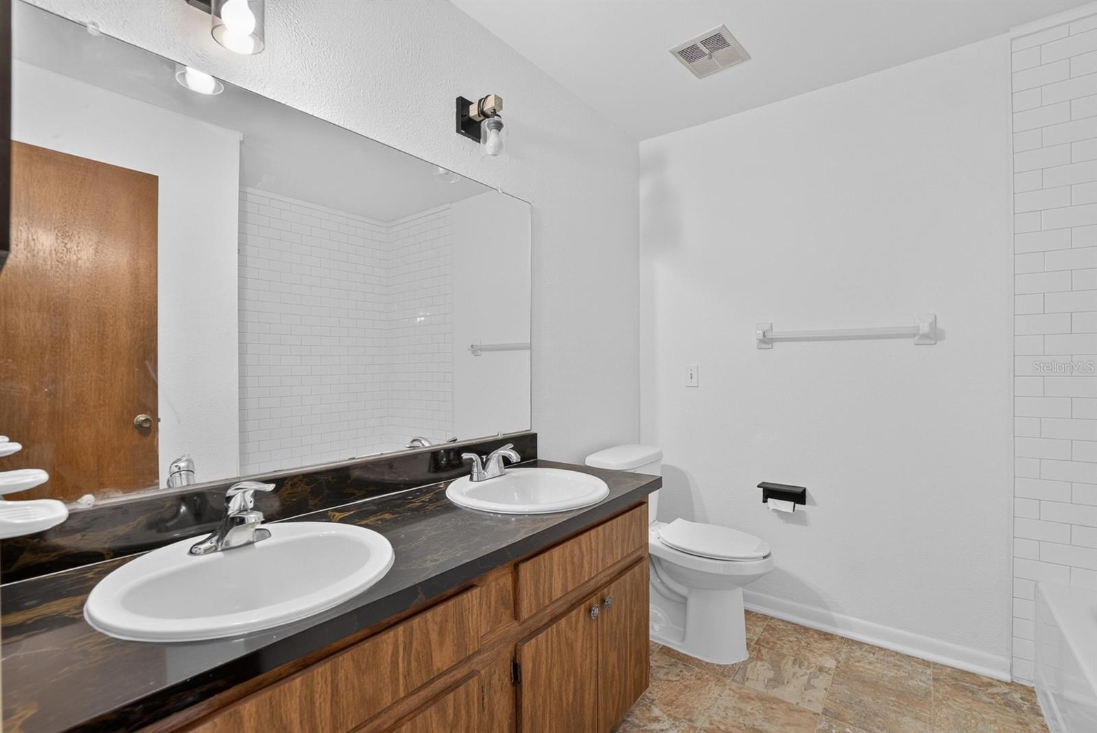 403 ALMA DR — photo 34