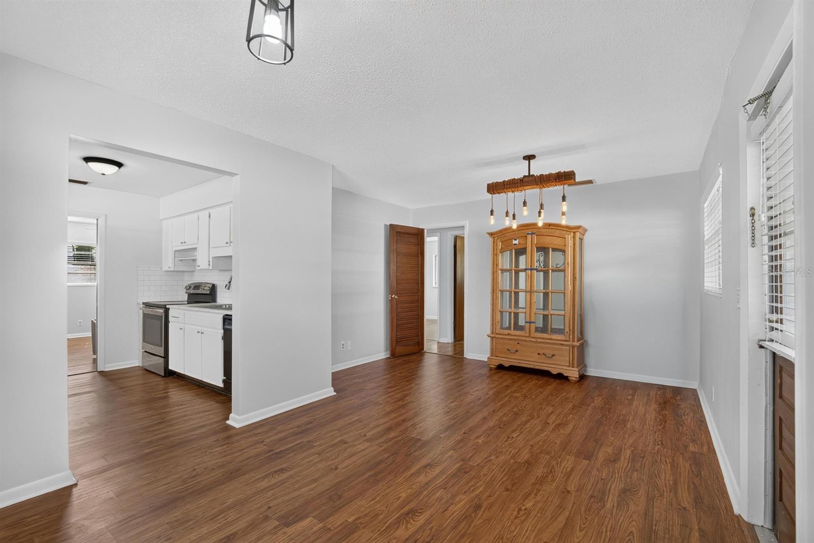 403 ALMA DR — photo 14
