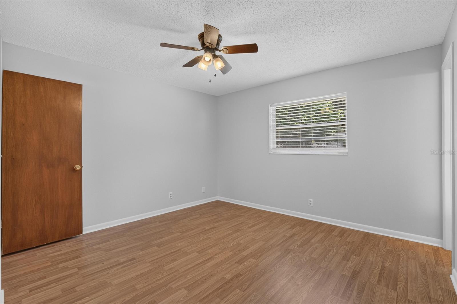 403 ALMA DR — photo 21