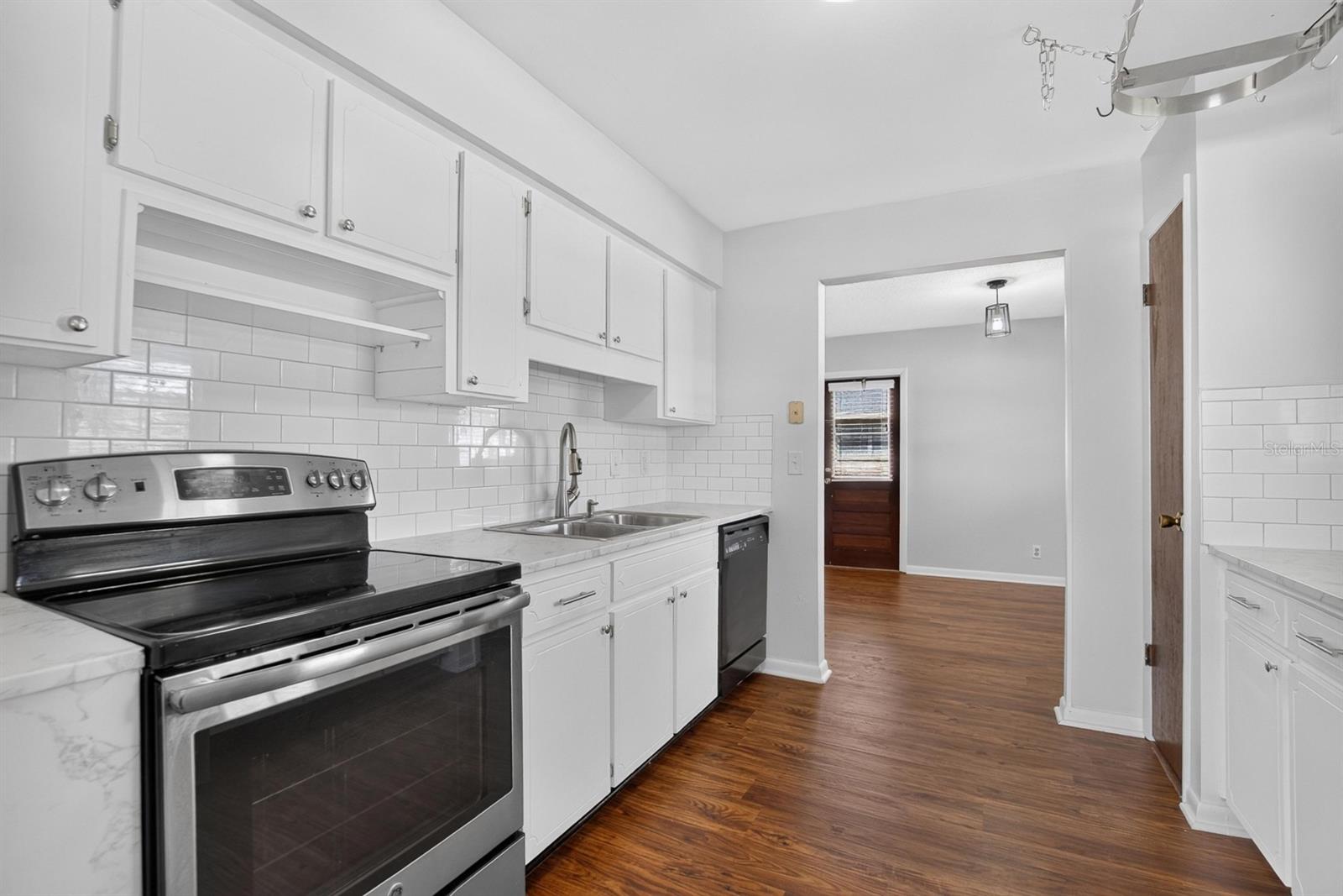 403 ALMA DR — photo 11