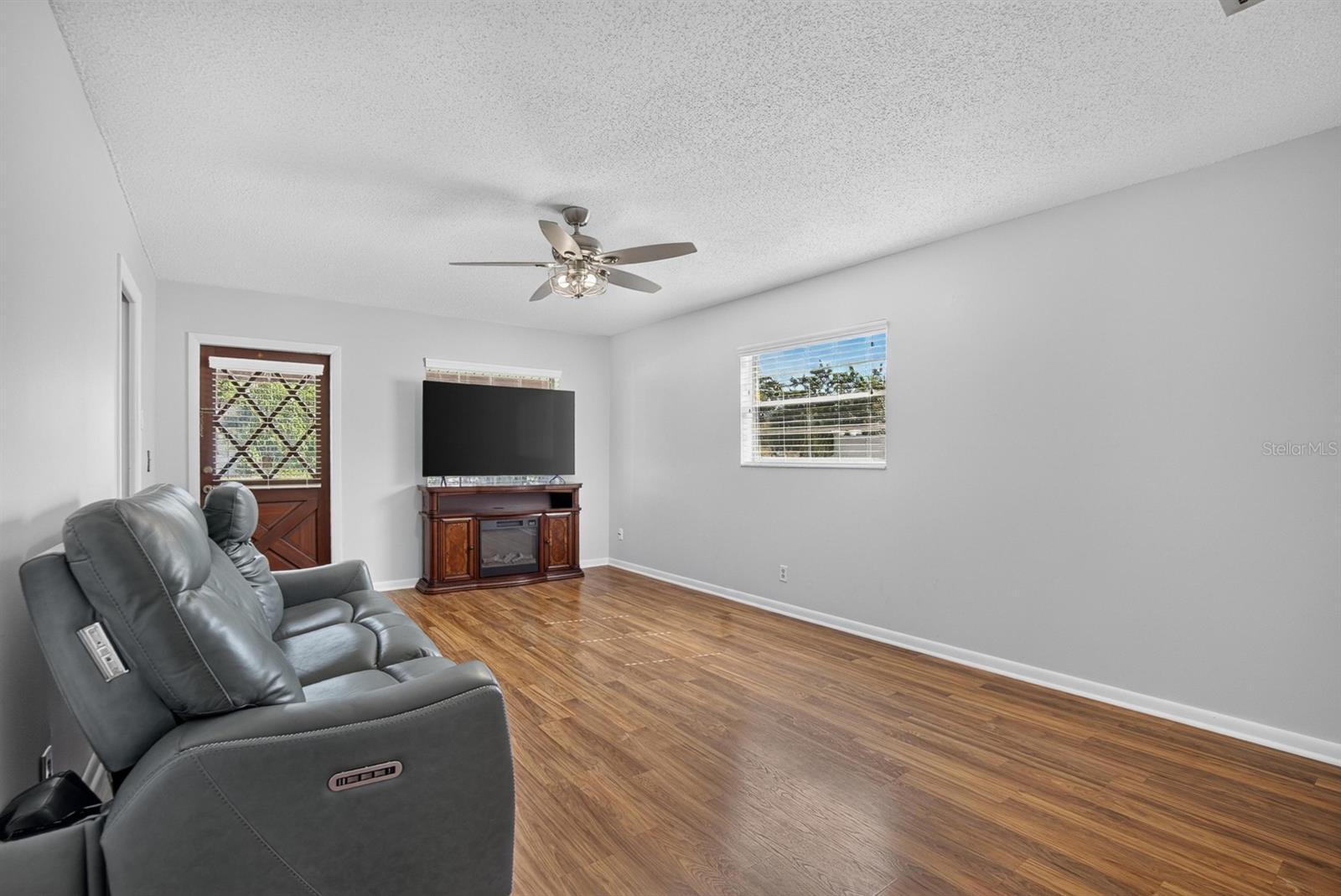 403 ALMA DR — photo 5