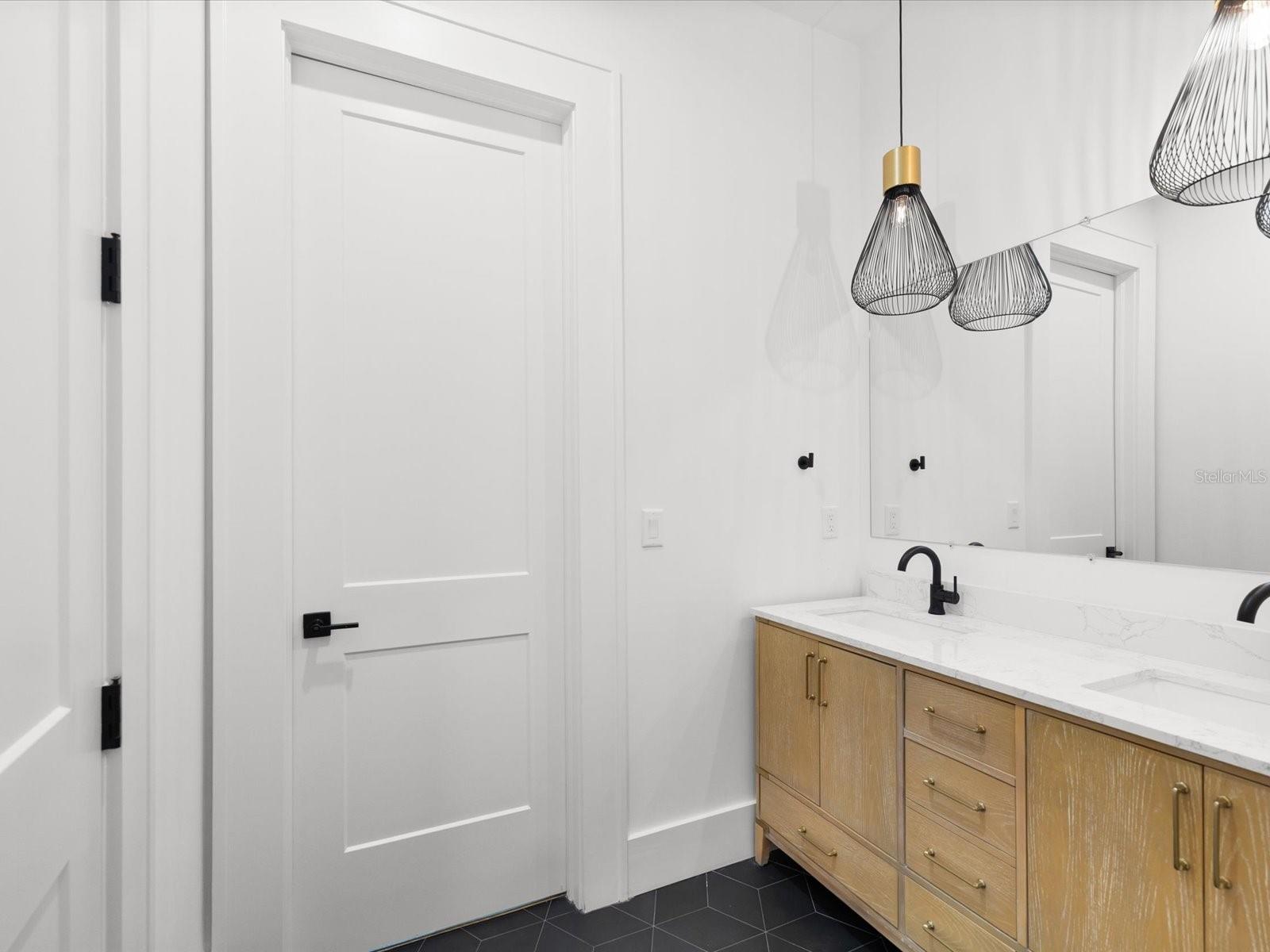 2123 S CORTEZ AVE — photo 51