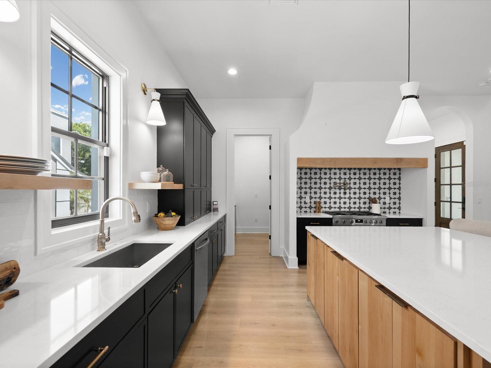 2123 S CORTEZ AVE — photo 8