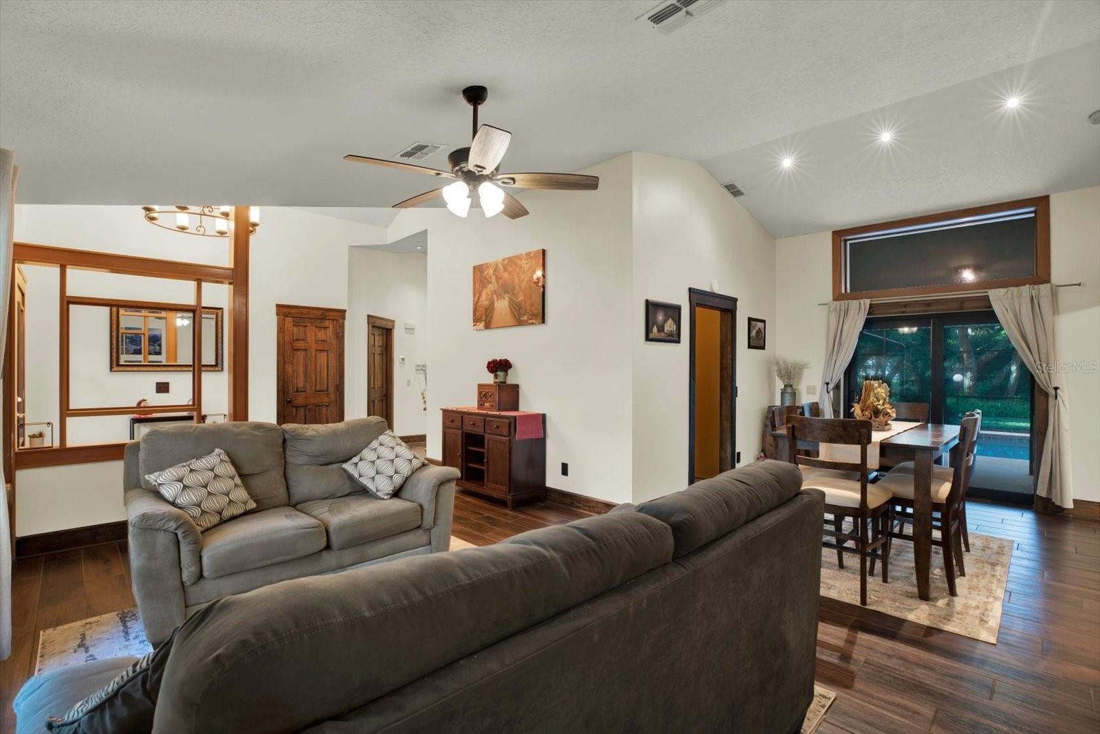 18671 AUTUMN LAKE AVE — photo 8