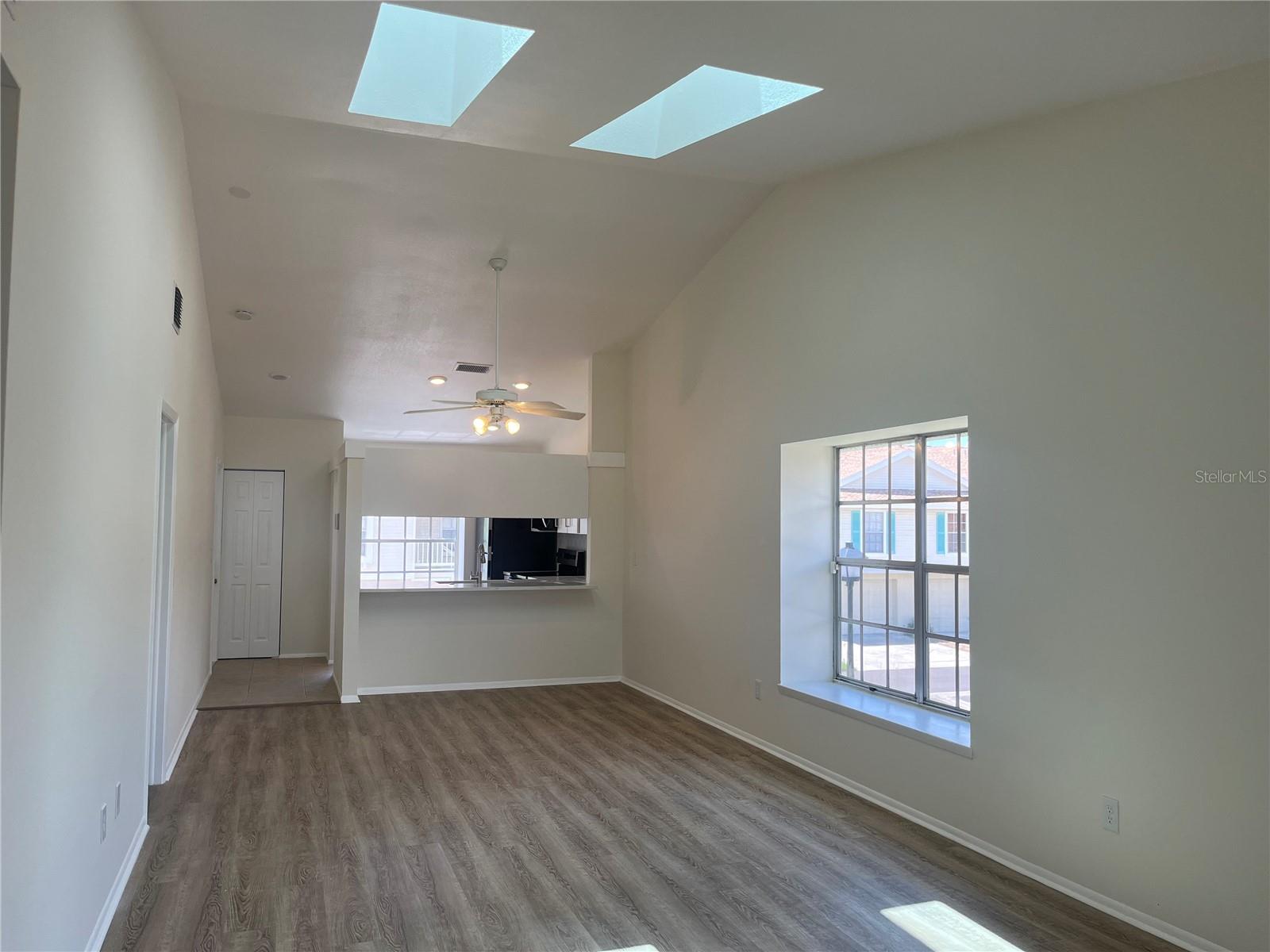 12325 SUN VISTA CT W — photo 8