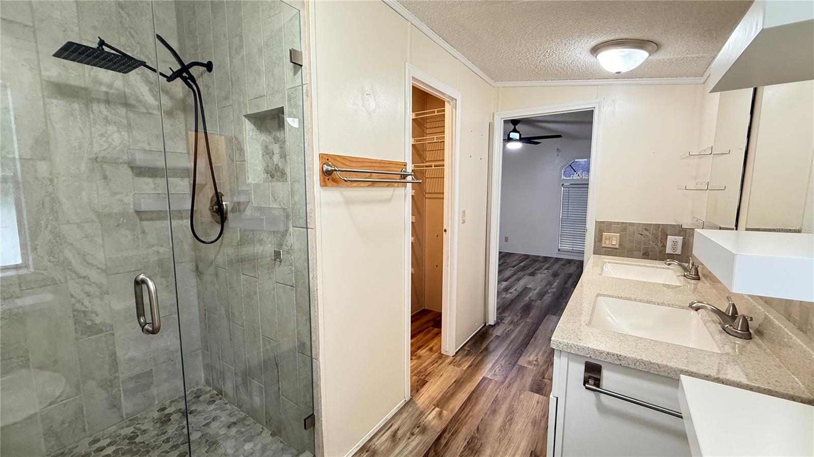 10404 BRUSSELS DR — photo 16