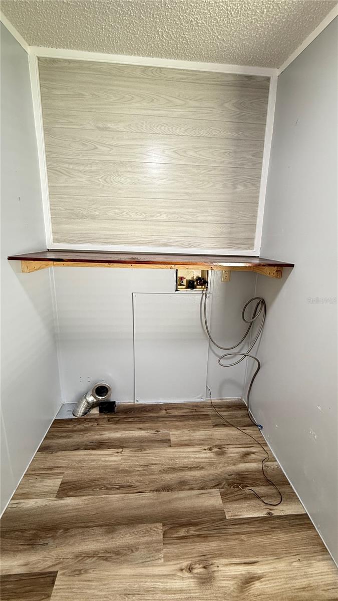 10404 BRUSSELS DR — photo 14