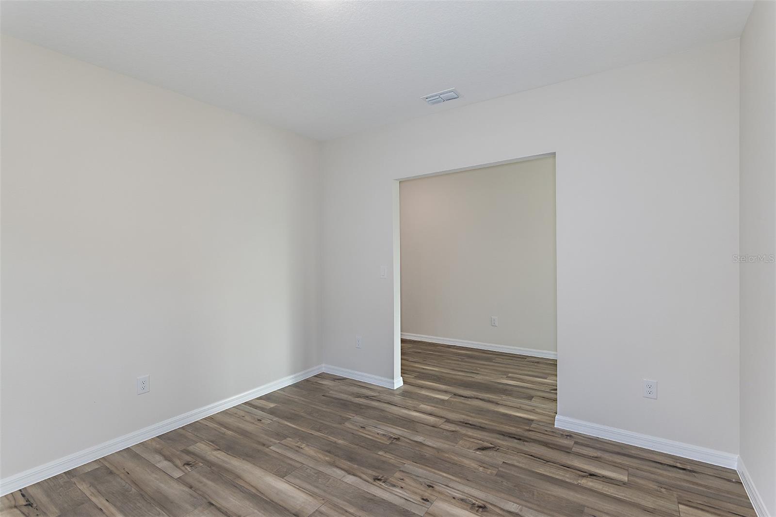 36715 THORNHEDGE DR — photo 21
