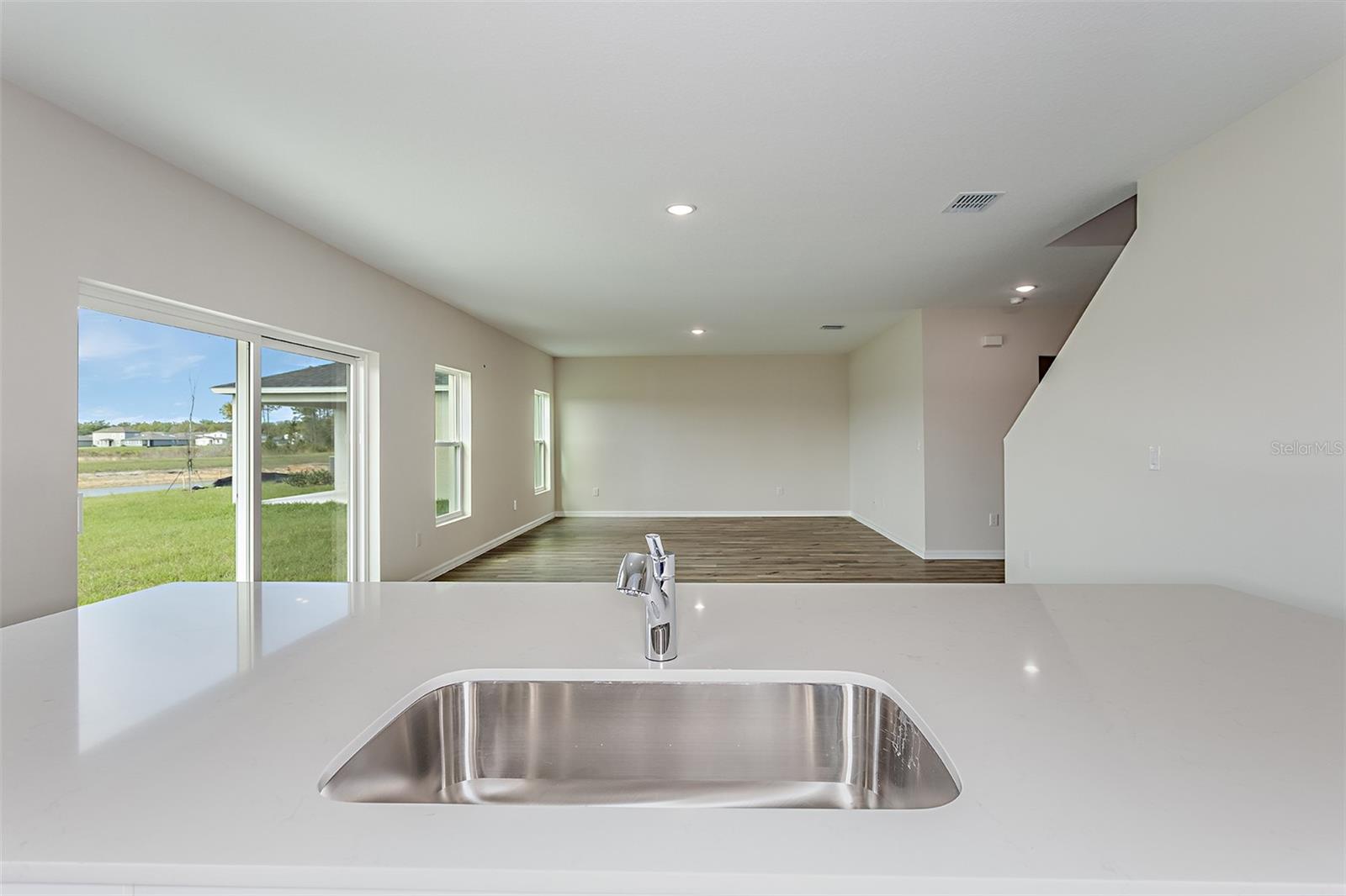 36715 THORNHEDGE DR — photo 9