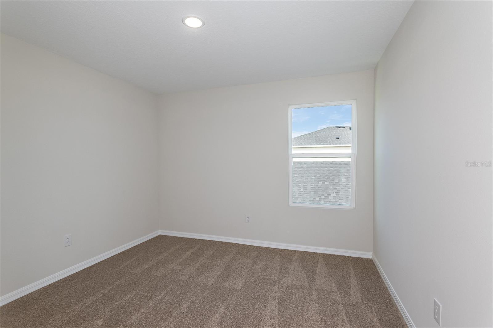 36715 THORNHEDGE DR — photo 12