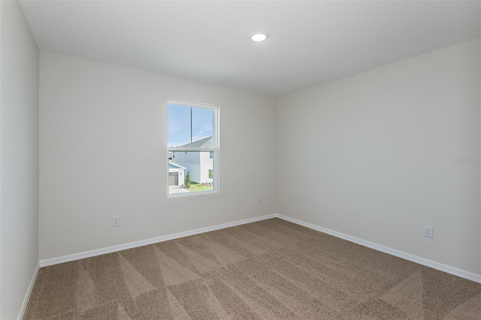 36715 THORNHEDGE DR — photo 16
